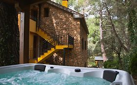 'El Mirador de Sotillo', un Oasis de Confort con Piscina y Jacuzzis